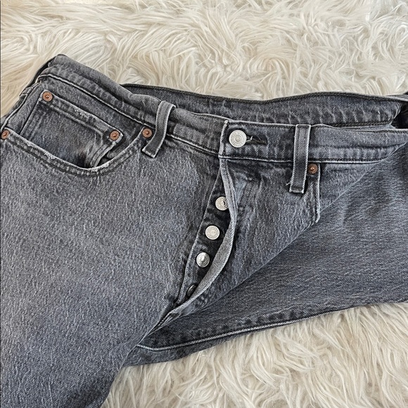 LEVI’S High Rise Button Fly Denim Jeans Raw Hem Size 32 - Picture 10 of 10